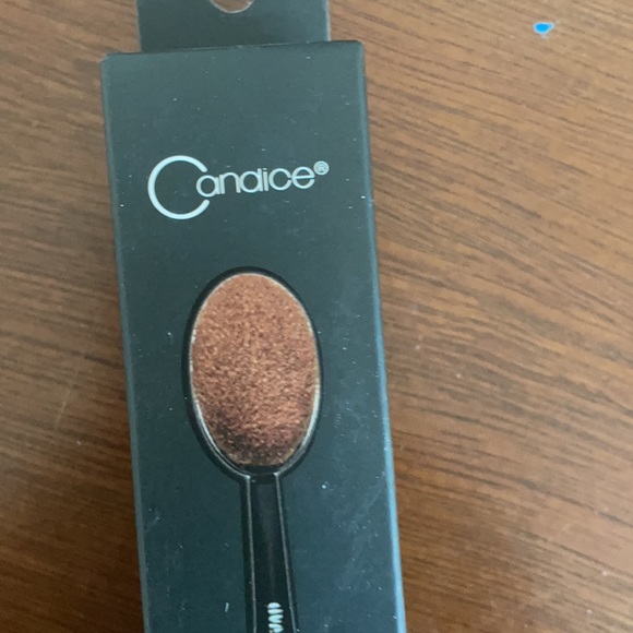 Candice Cosmetics Oval 6 Brush - Picture 2 of 5
